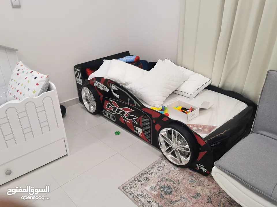 سرير على هيئة سيارة رياضة بحالة جيدة جدا bed for children act as sport car very good condition