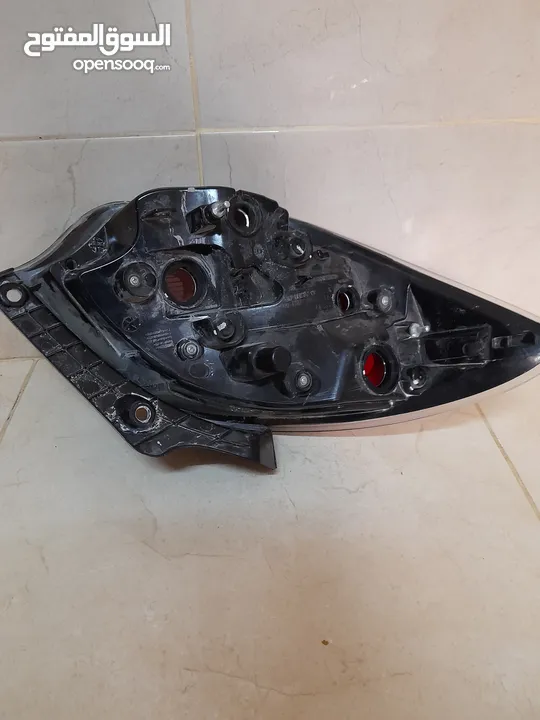اضوية لكزس ct200 h  بحال الجديد وشانجان وتوسان