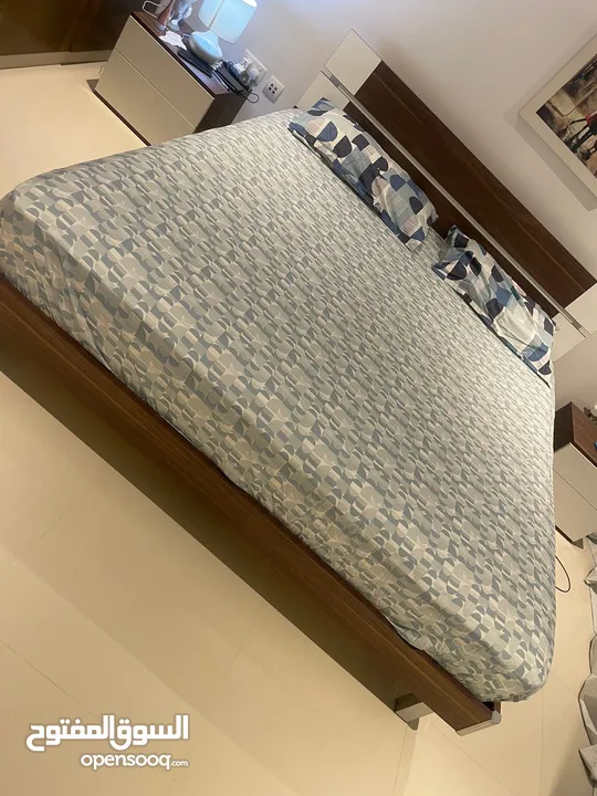 urgent sale king bed from pan emiratex without matrex 180×200