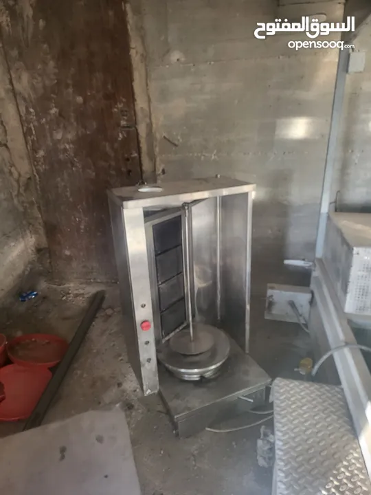 لكل لبفكر يبدا بمشروع جديد وحاب يترزق عندنا لحل مطعم متنقل سارعو في الاتصال على رقم مزودا بنضام صوت