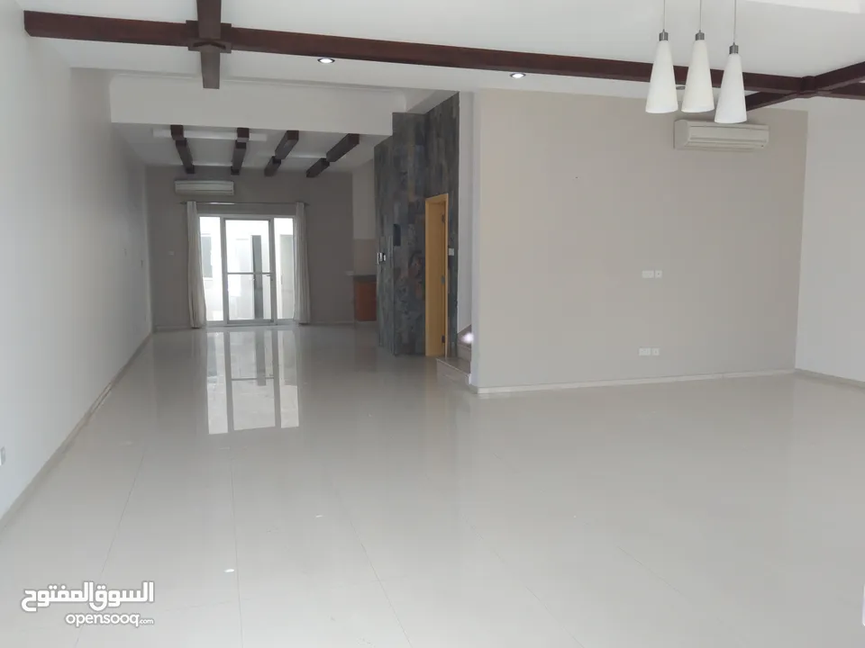 3Me1Modern style townhouse 4BHK villas for rent in Sultan Qaboos City