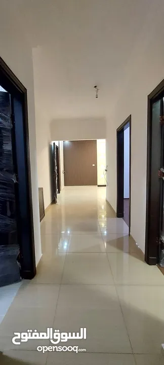 شقة مميزة جدا للبيع مع روف منطقة الجندويل بل قرب من الأحوال المدنية