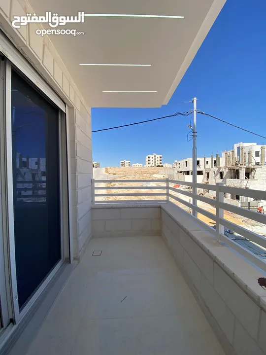 شقق استثمارية و خاصة صغيرة 95 متر شغل مميز جدا حمامات معلقة بالكامل