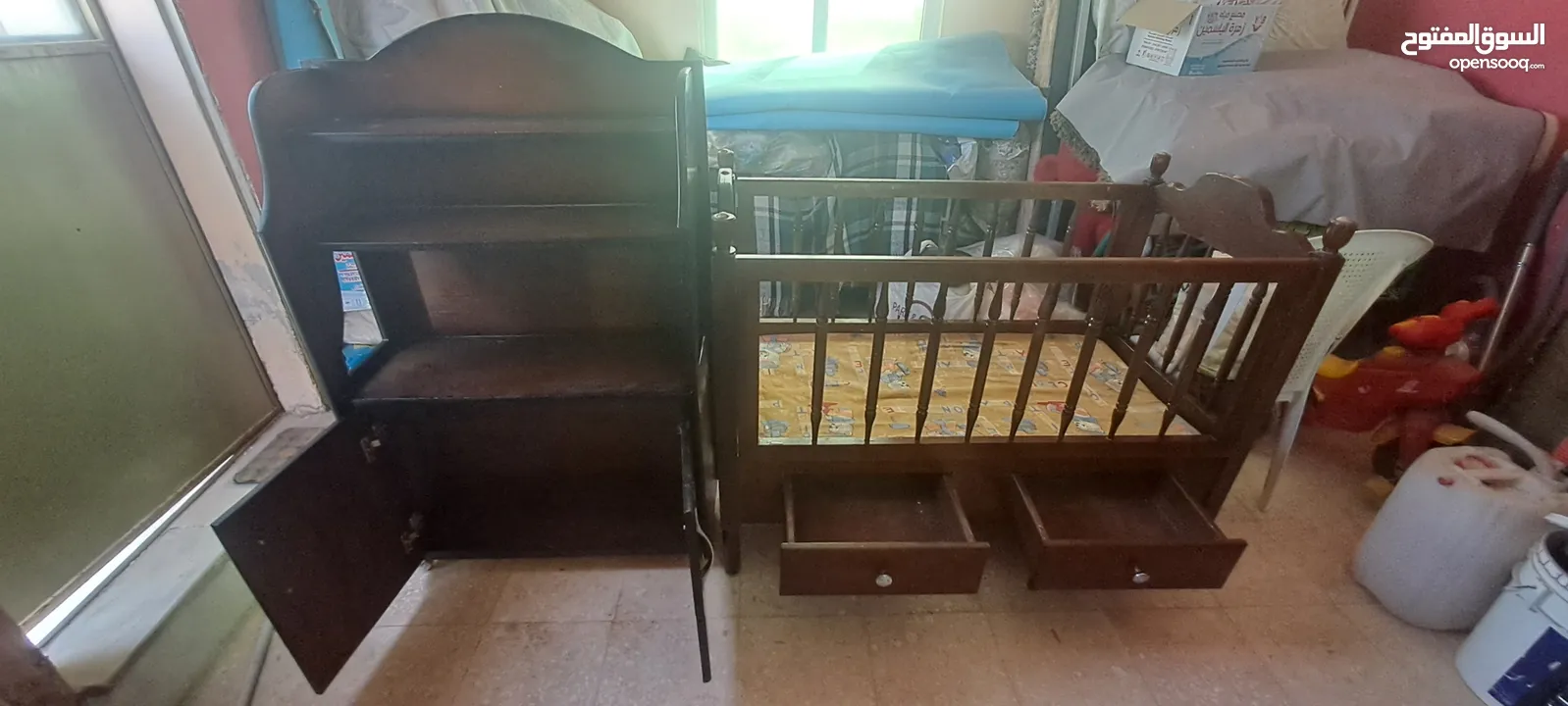 سرير اطفال مع خزانة