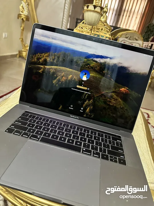 MACBOOK PRO CORE i9 TOUCH BAR