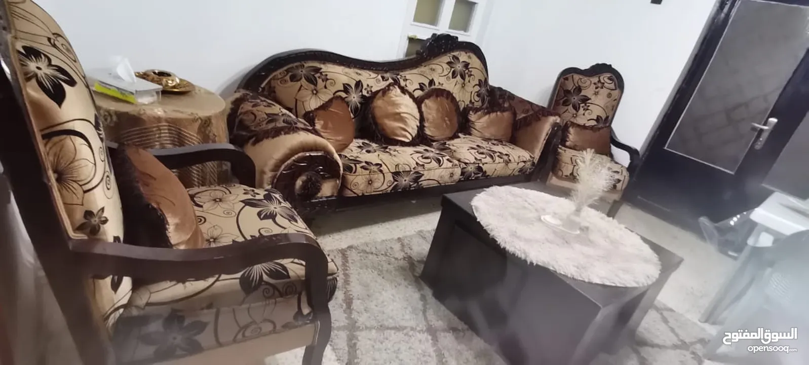 طقم صالون مستعمل بحال ممتازه جدا