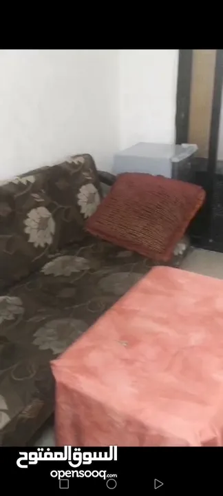 خلف مستشفى الحسين قرب سكن اميمه غرفه و صاله مفروش