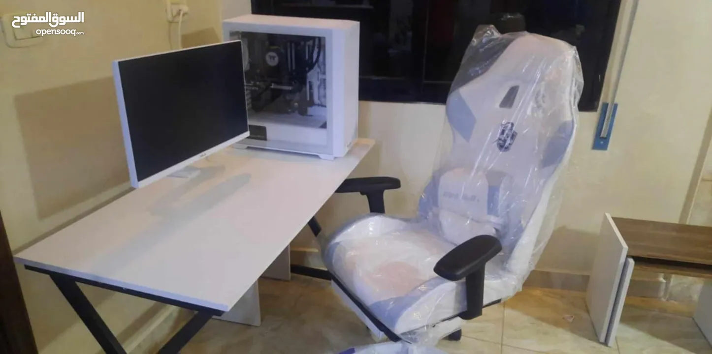 مكتب جيمنج مزود ب اضاءة RGB ملونه مع ريموت تحكم بسعر 38دينار شامل التوصيل العرض لفتره محدودة