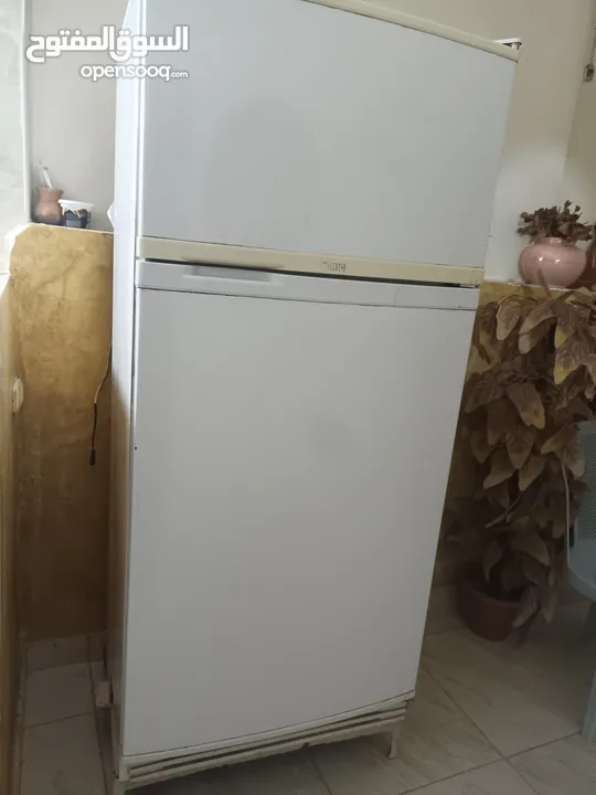 ثلاجة و كولر ماء للبيع بحاله ممتازة