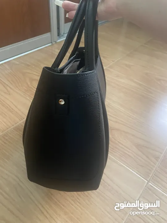 chris bella black leather purse for women. شنتة/شنطة/حقيبة كريس بيلا جلد اسود نسائية حجم كبير جديدة