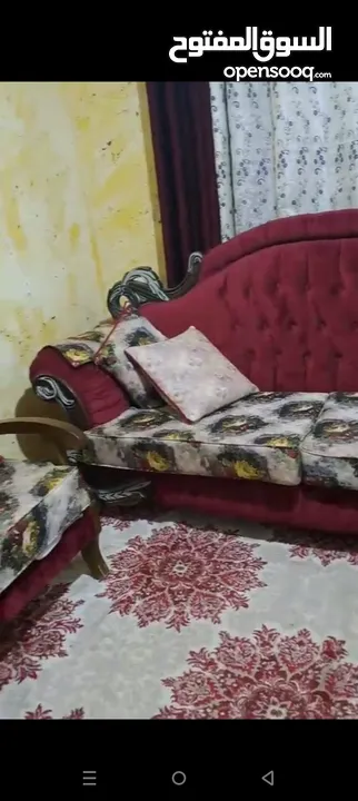 طقم كنب بحالة ممتازة خشب ثقيل للبيع