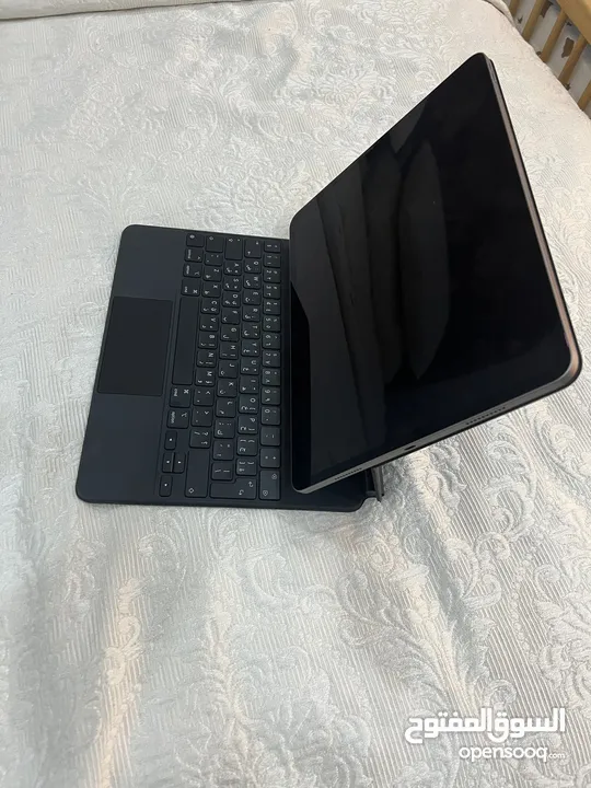 IPAD PRO 6 256 M2 13 inch بحالة الجديد