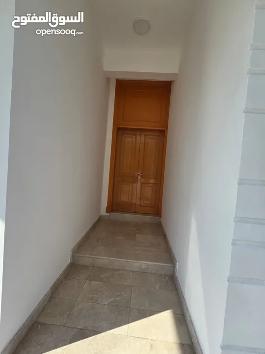 فيلا للايجار في القرم مقابل فندق كراون بلازا-5BHK VILLA at Qurum opposite CROWNE PLAZA