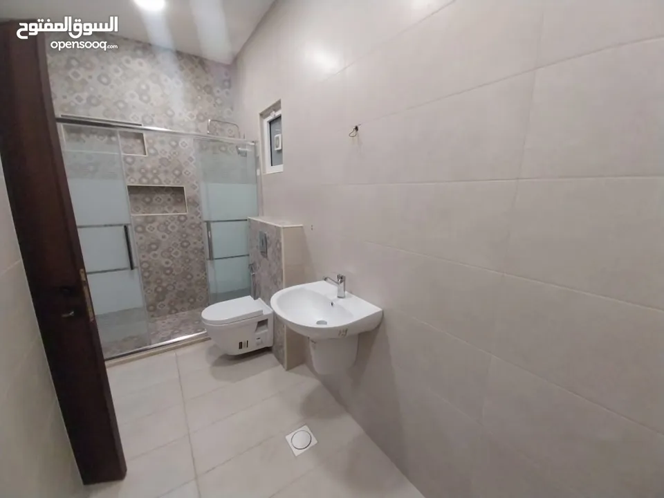 شقة غير مفروشة للإيجار ( Property 40148 ) سنوي فقط