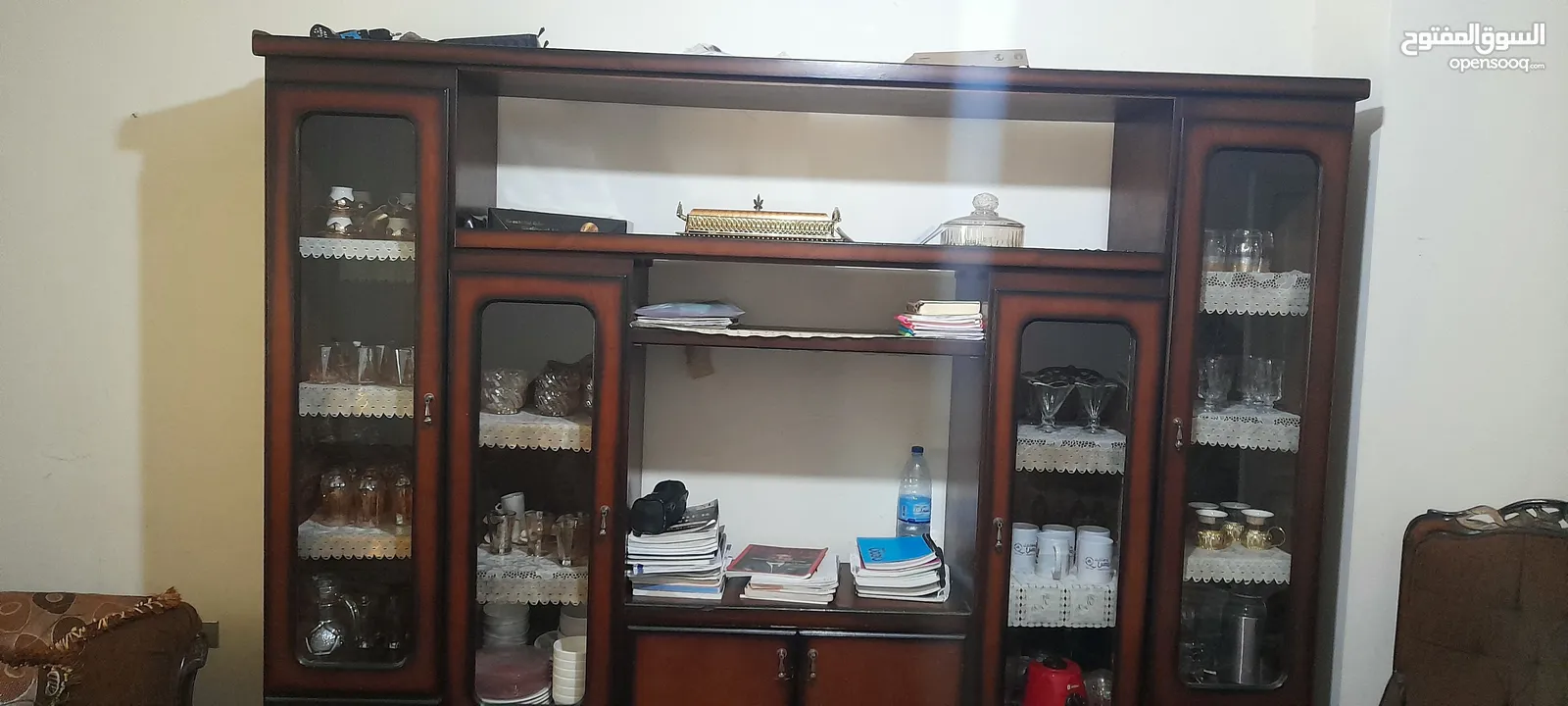 كنب+بوفيه لون بني مستعمل بحاله الجديد   للبيع بسعر 150