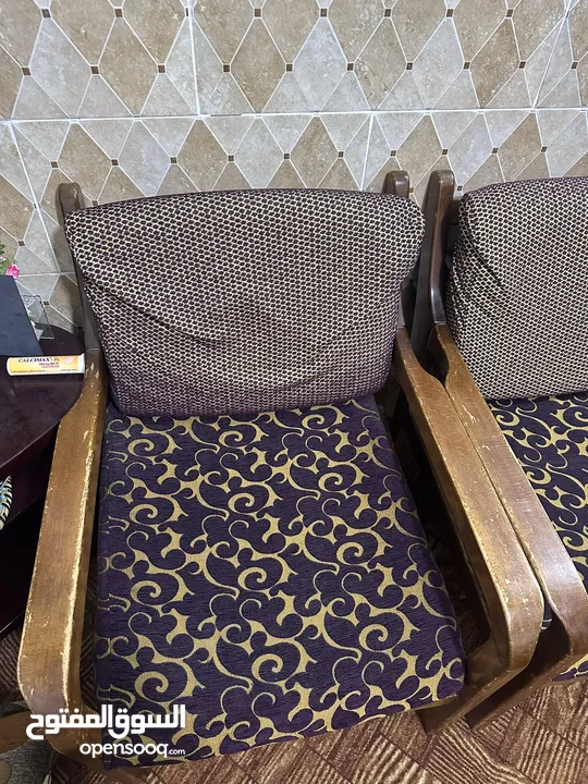 طقمين كنب بحالة ممتازة للبيع بسعر ممتاز