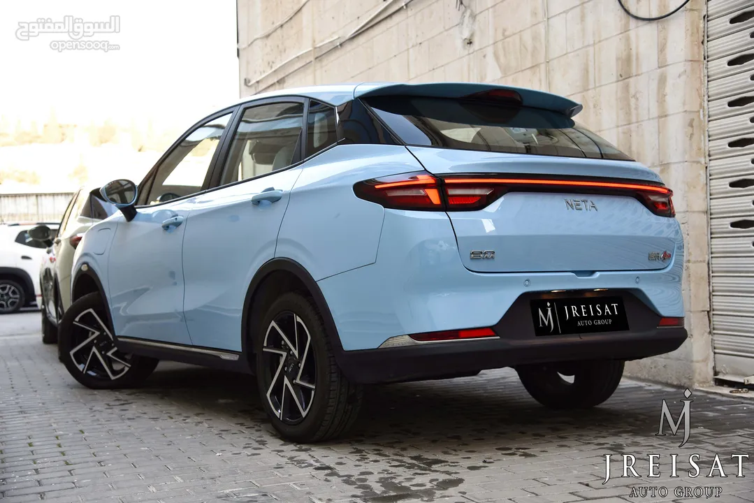 نيتا آيا الكهربائية بالكامل متوفر باللونين الازرق والاخضر 2023 Neta Aya EV SUV