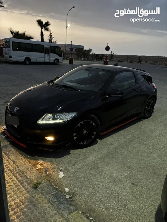 هوندا crz موديل 2015 نظيفة  وبحالة ممتازة