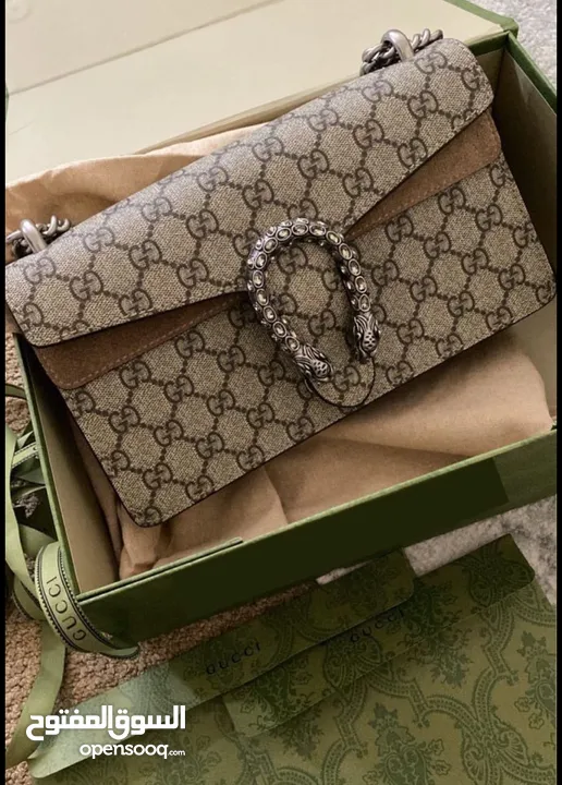 اعلان لحقائب يد