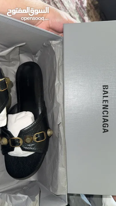 للبيع جوتي balenciaga اصلي مو مستخدم نهائي