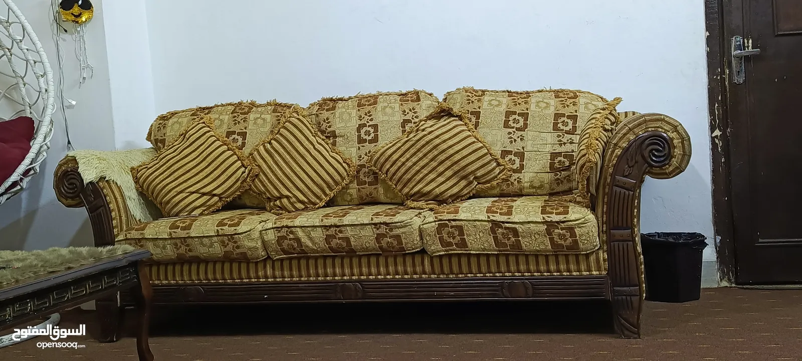 طقم كنب ب7مقاعد خشب سويد