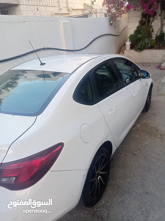 سياره اوبل استرا سيدان 2013