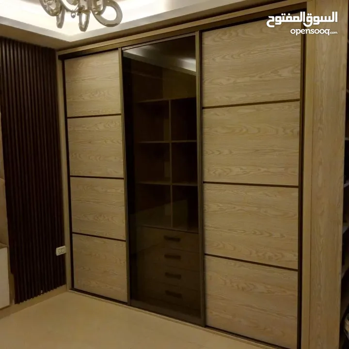 خزانه حائط بافضل التصاميم العصريه اضائه داخليه