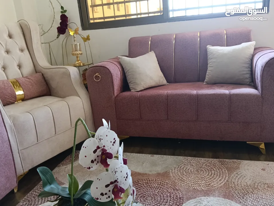 غرفة ضيوف شبه جديده تسع مقاعد