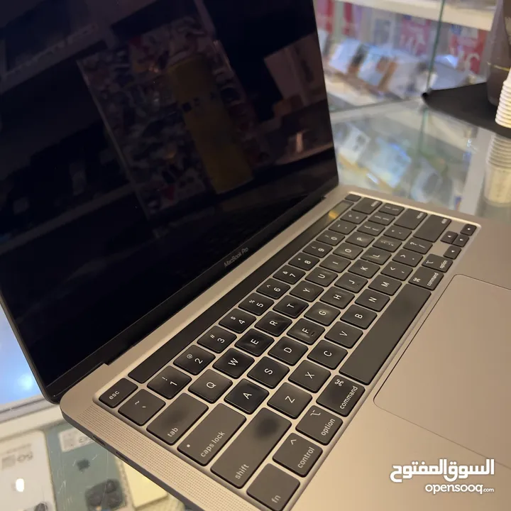 Model: MacBook Pro 2020  CPU: i7 SSD: 512GB  RAM:16GB Display: 13.3 inch  Battery: normal Times : 70