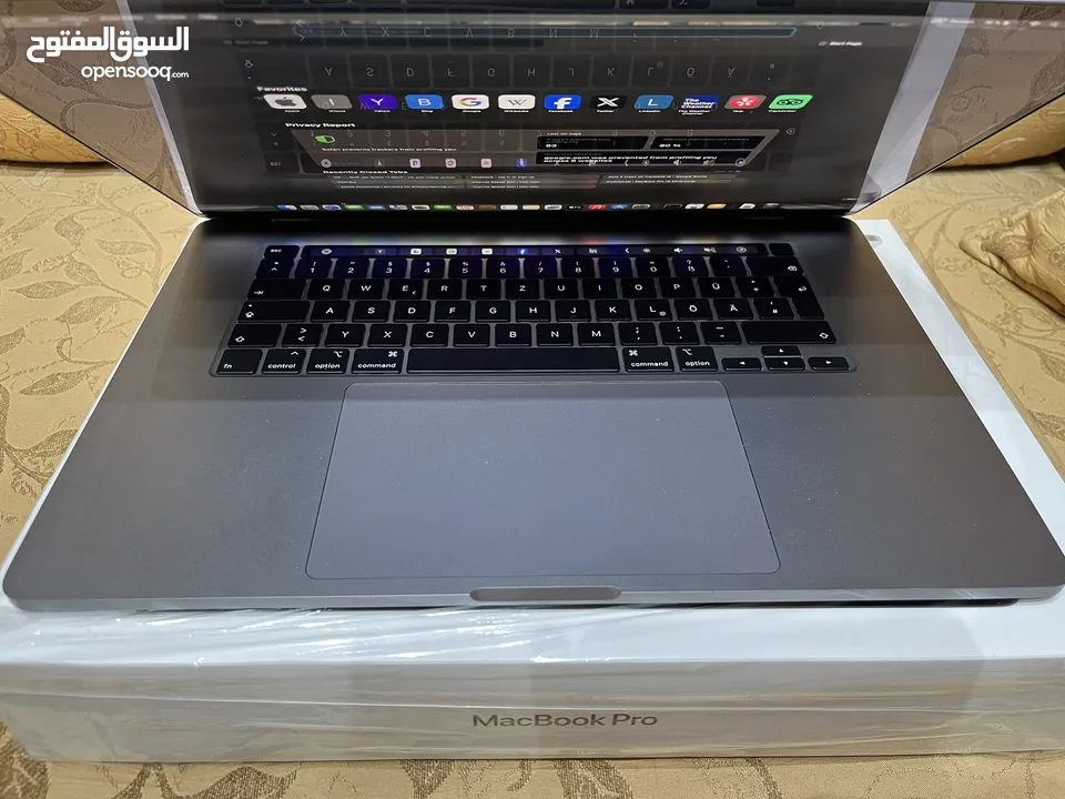 Apple MacBook Pro 16“ Intel i9-9980HK 32GB 1 TB AMD Radeon Pro 5500M 4GB Touch Bar