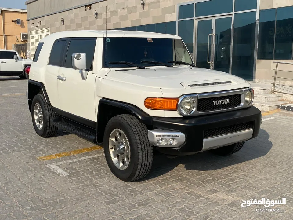 Toyota FJ cruiser... Model 2012...GCC Specifications... Super Clean