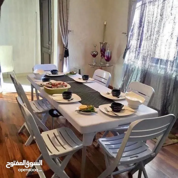 طاولة العزايم والمناسبات طاولة وكراسي بتقدرو تطووها وتضبوها بعد الاستعمال