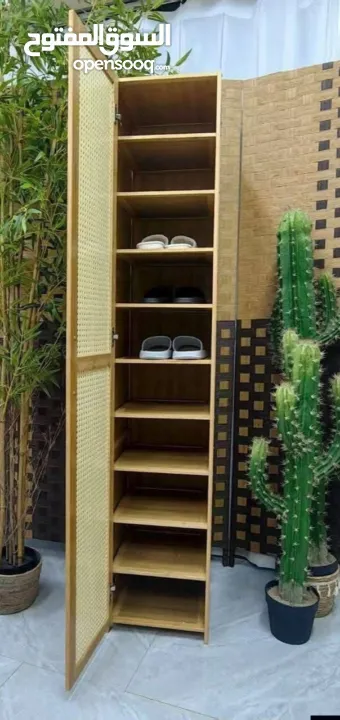 خزانة خشبية طولية متعددة الإستخدام والصور على الواقع