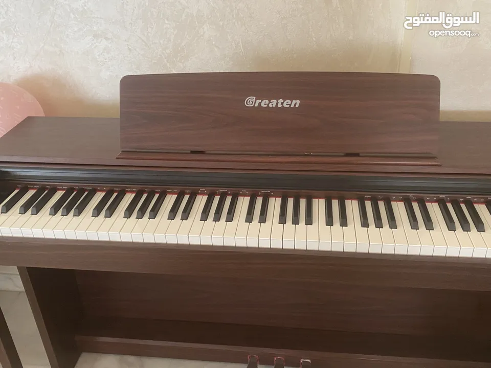 Greaten piano new model amazing brownish black color no key broken functioned with metronome