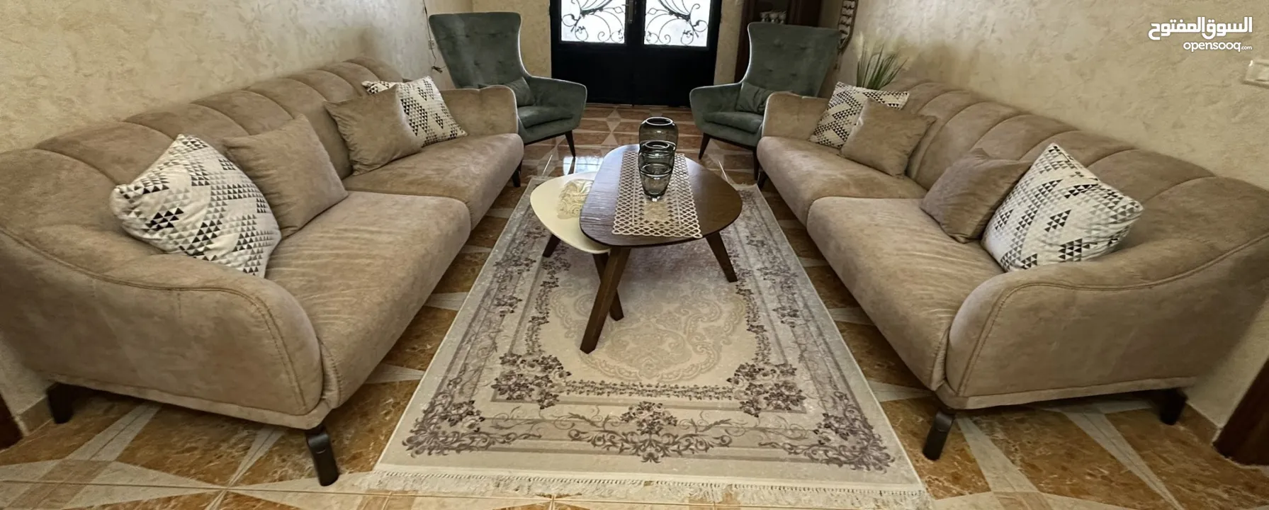 طقم كنب بحاله ممتازه