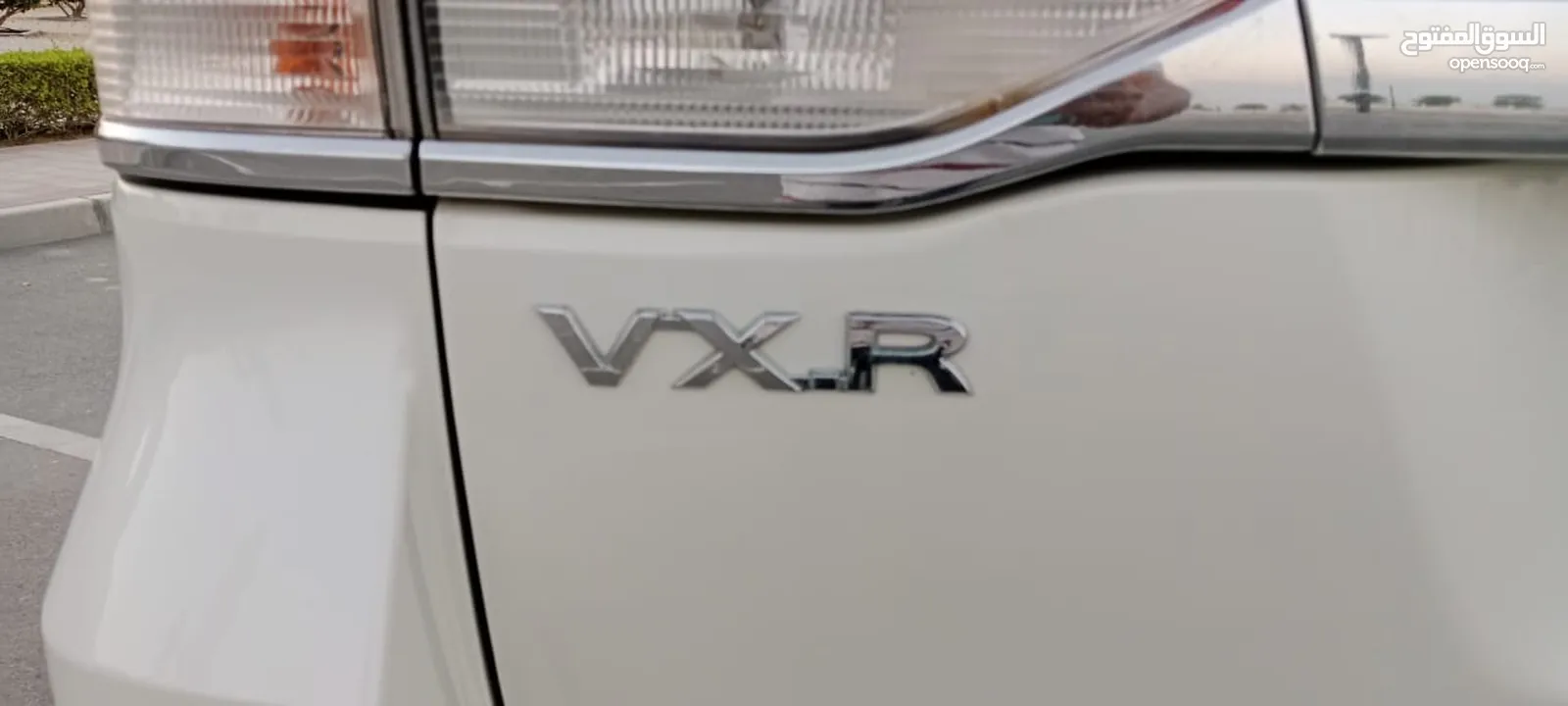 للبيع لاندكروزر 2017 VXR  5.7رقم واحد خليجي