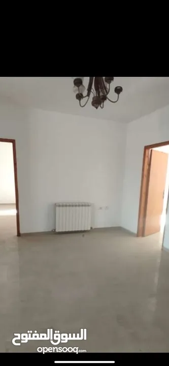 ثلاث غرف نوم غير مفروشة للايجار