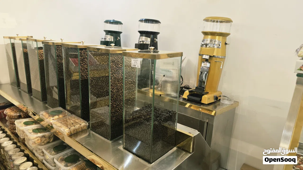 معرض مكسرات جاهز بالكامل”