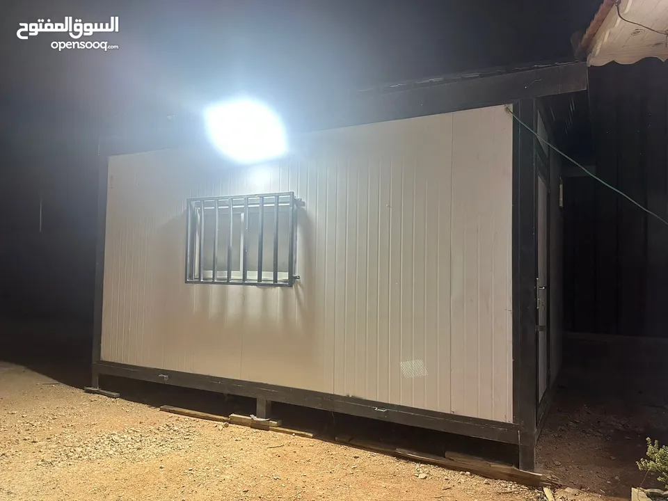 كرفان لون ابيض للسكن الخارجي ( متنقل )