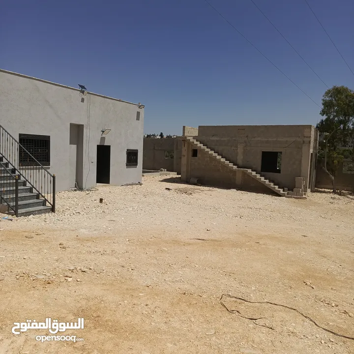 للبيع في عابود شاليه مساحة واسعة