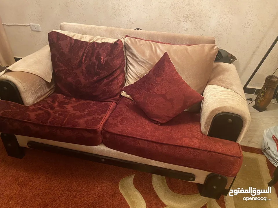 غرفة جلوس 7 مقاعد مع الستائر والسجاد بحالة جيدة جدا