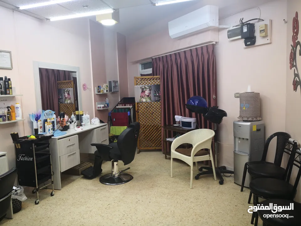 اثاث وادوات ومستلزمات واجهزة صالون سيدات للبيع شبه وكالة وباسعار مناسبة جدا في اربد  لا تتردد