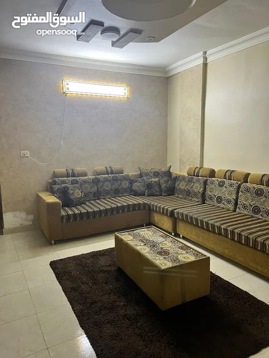 شقة غرفتين وصاله مفروشه للطلاب او الطالبات او عائلة صغيره مقابل المستشفى التخصصي/جامعة اليرموك