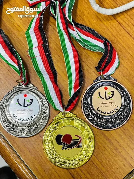 ميداليات دروع وكروت وكتب هاردكفر مطوية ودفاتر سندات