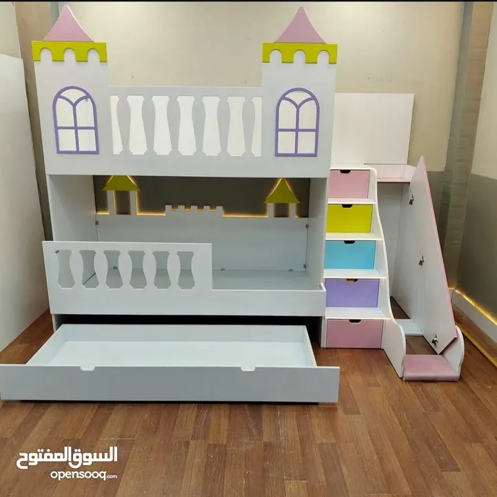 تخت طابقين ثلاثي مكفول 5 سنوات بحمل 150 كيلو  الخشب لامنيت مسمك ع خمالتين 3.5 سم