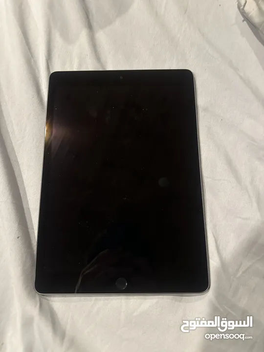 Ipad 9 64gb dark silver color excellent condition almost never used and it comes with a charger