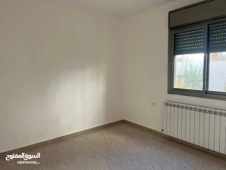 شقه للبيع في عين منجد طابق ارضي مع حديقه مع مدخل خاص