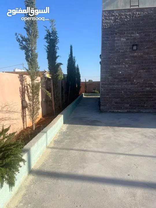 للبيع بيت ريفي تشطيب سوبر ديلوكس منطقة دحل (المدور) شرق جرش
