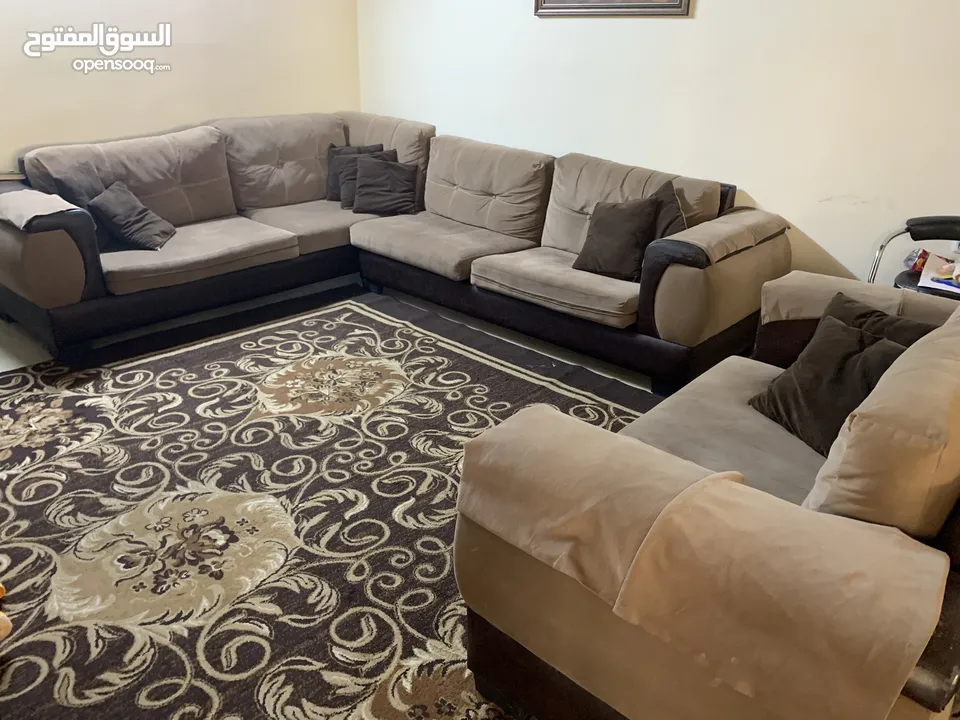 طقم كنب كورنر بحالة جيدة وسعر مغري