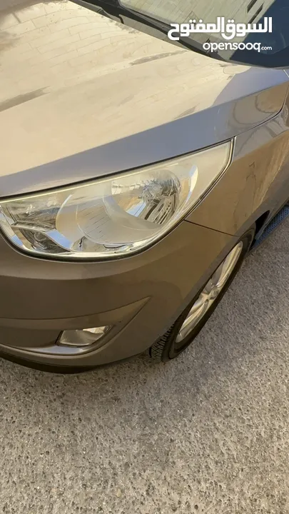 2009 ‏Hyundai توسان LX20 اربع ابواب، اللون فيراني، الكراسي جلد والسيارة 92,000 كيلو فقط وبحالة رائعة